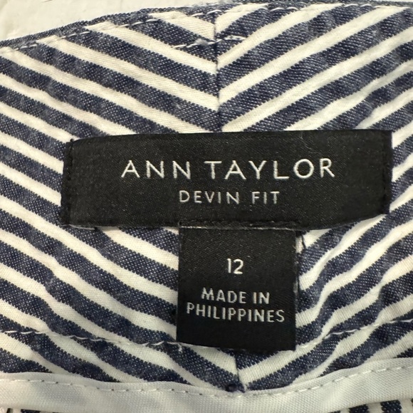 Ann Taylor Striped Seersucker Devin Bermuda Walking Shorts Size 12 - Picture 4 of 9